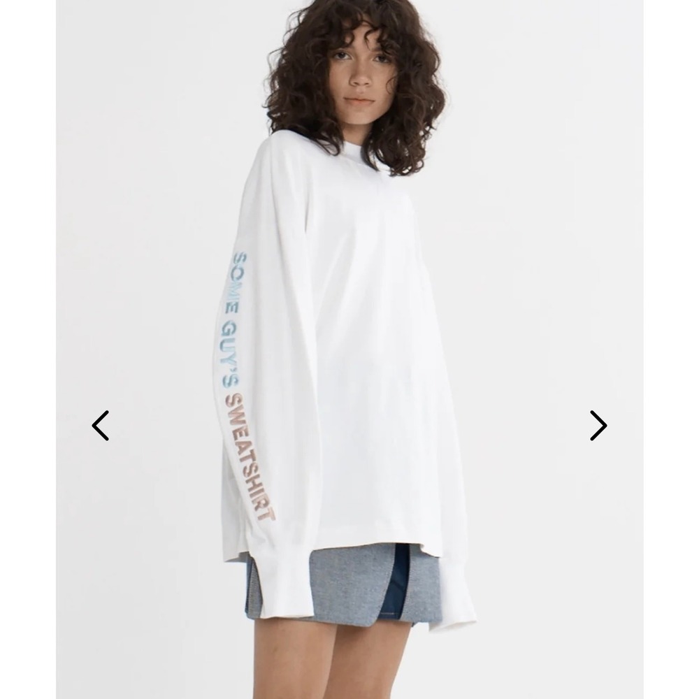 CLAUDIA‎ LI White Long Sleeve Sweatshirt with Gradient Sleeve Text